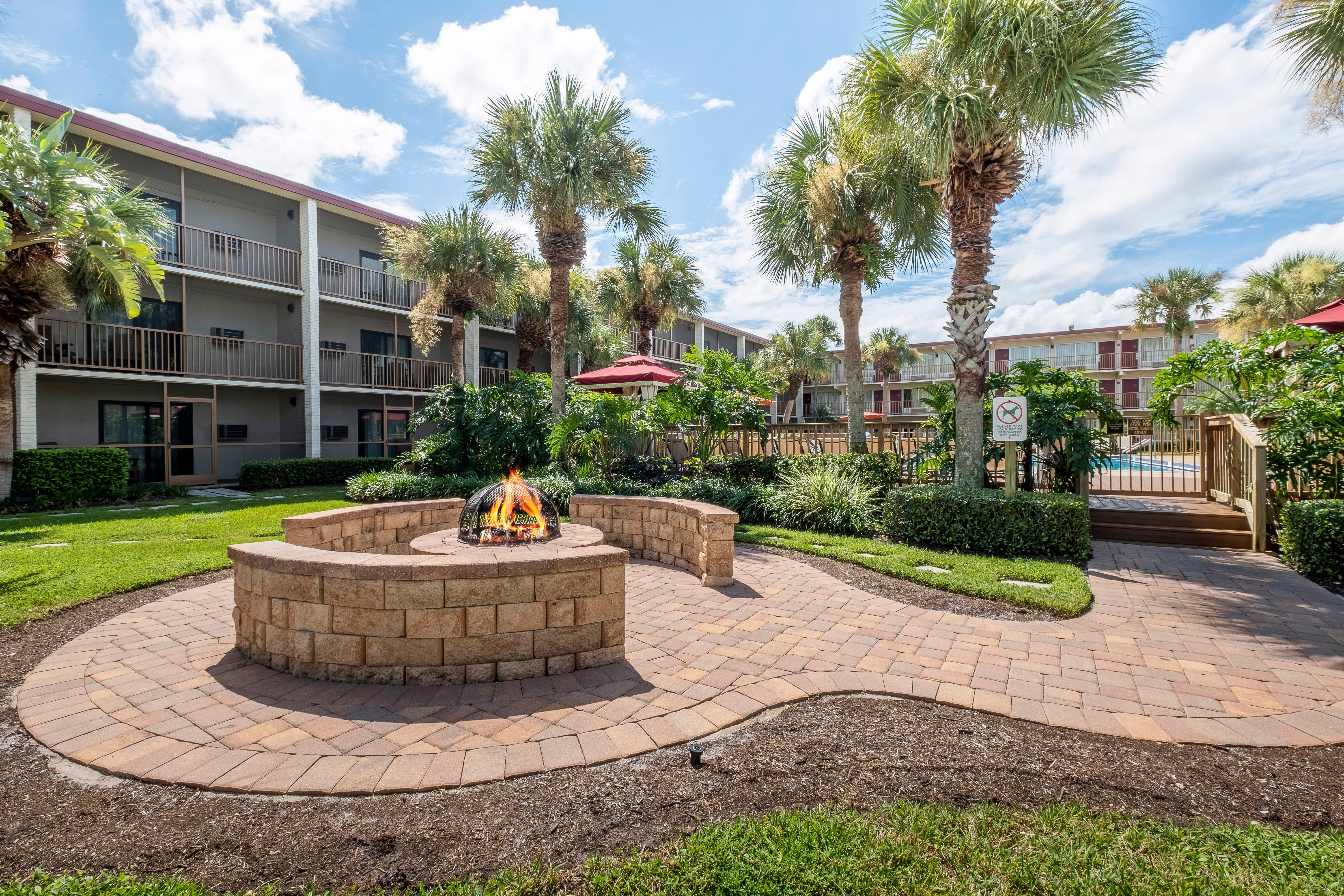 Red Roof Inn Plus+ & Suites Naples Downtown-5Th Ave S Exterior foto