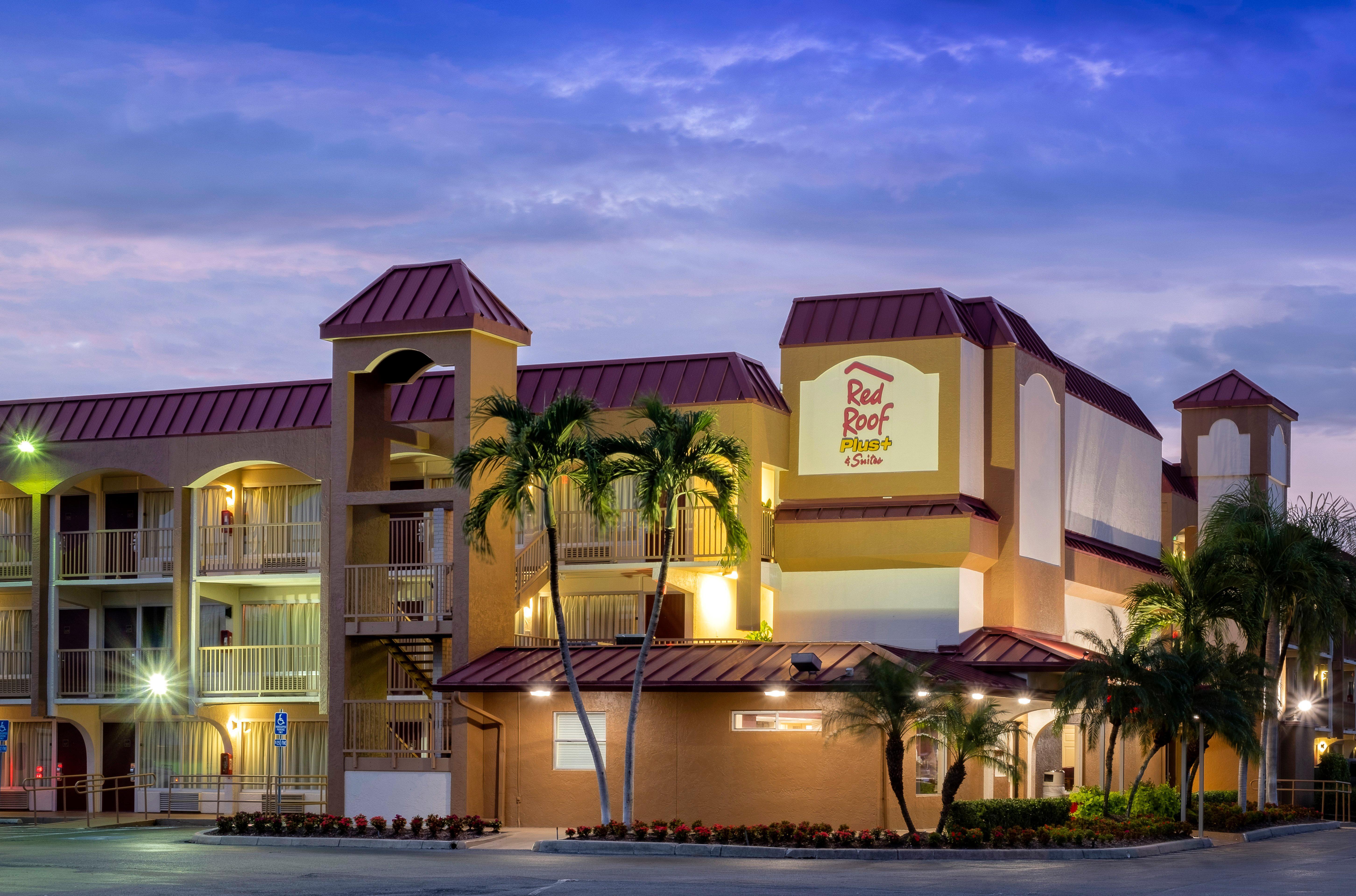 Red Roof Inn Plus+ & Suites Naples Downtown-5Th Ave S Exterior foto