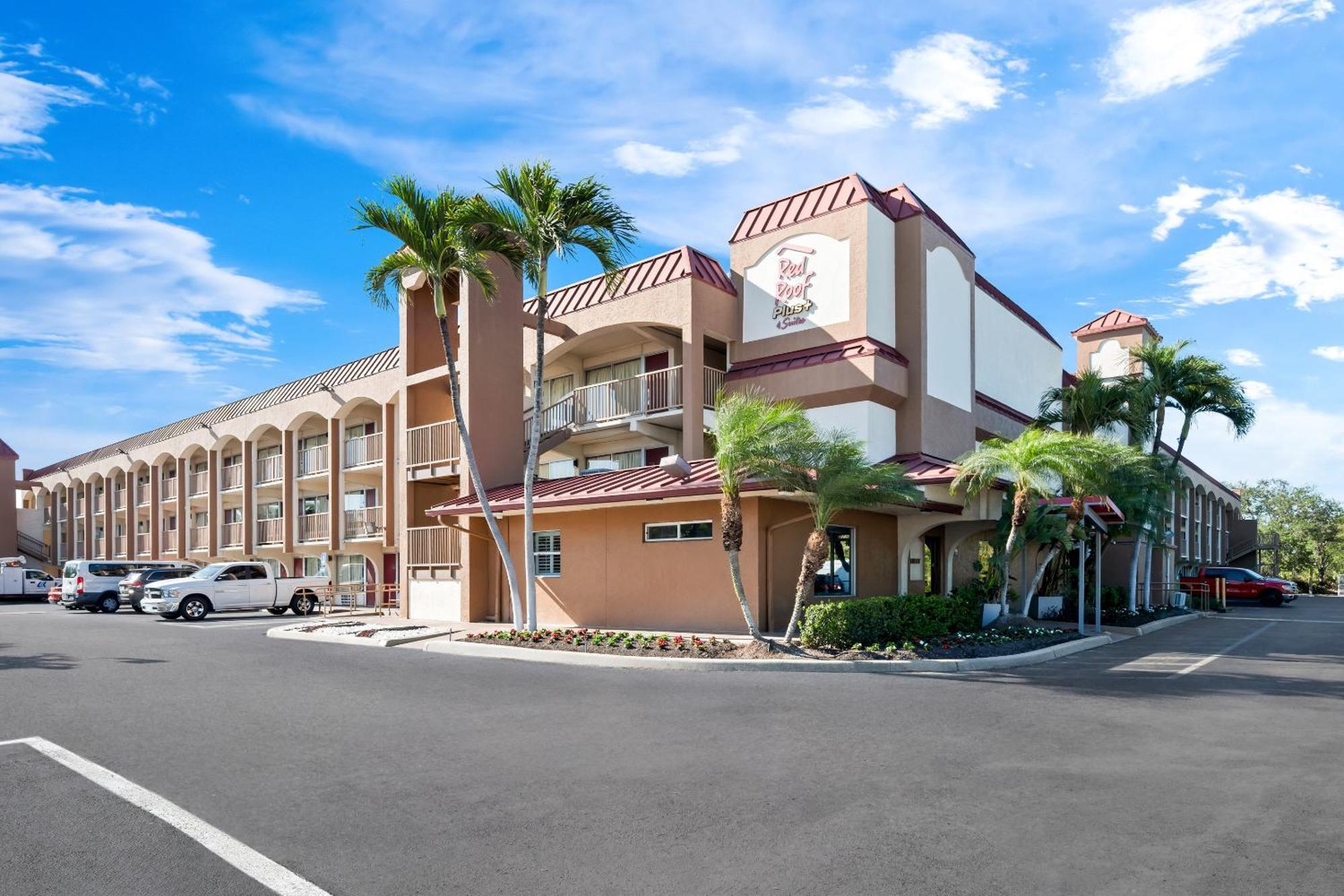 Red Roof Inn Plus+ & Suites Naples Downtown-5Th Ave S Exterior foto