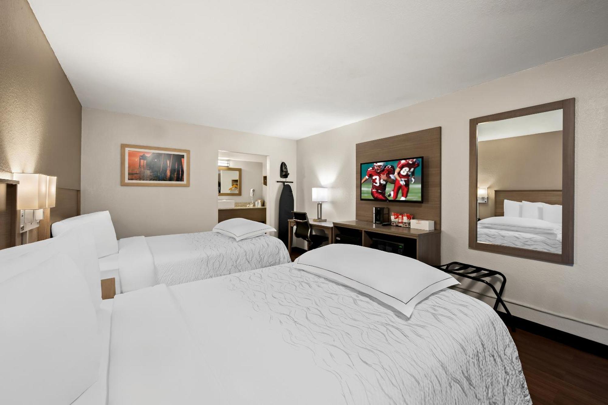 Red Roof Inn Plus+ & Suites Naples Downtown-5Th Ave S Exterior foto